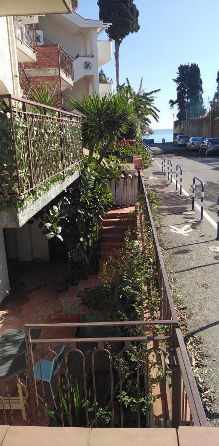 Apartment House Near The Giardini Naxos